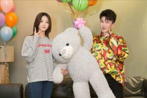 娱乐圈的吃瓜博主,明星背后的那些事儿